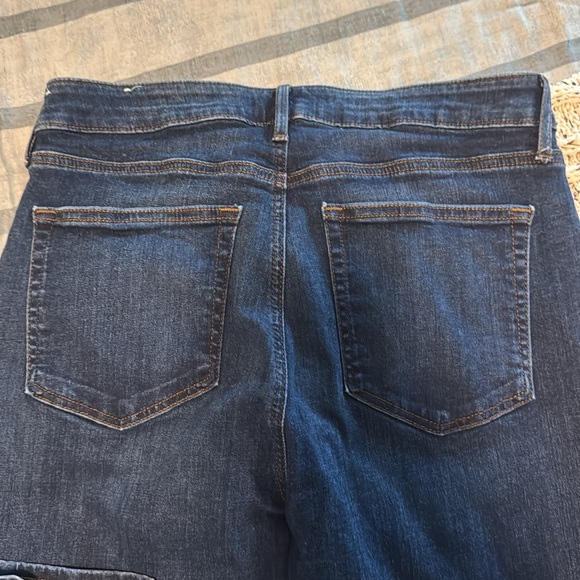 LOFT Curvy Skinny Crop Jeans - Picture 5 of 5